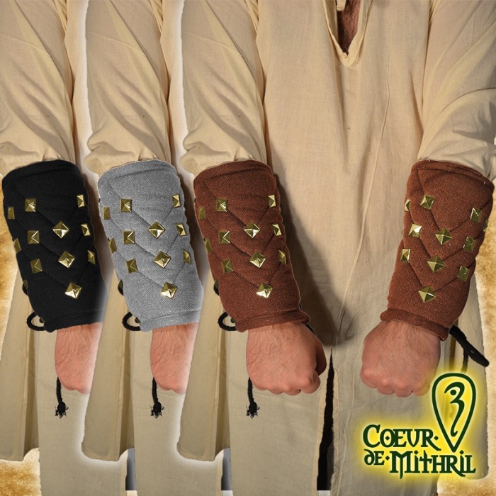 https://coeurdemithril.com/shop/image/cache/catalog/V%C3%AAtements/Gambesons/Medieval%20Padded%20Bracers/larp-medieval-padded-bracers-multi-700x700.jpg